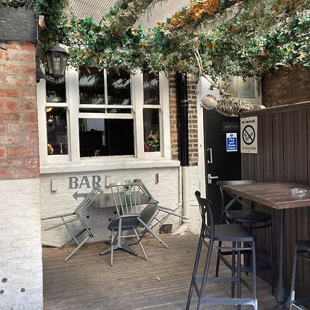 Golden Fleece York Hotel Buitenkant foto