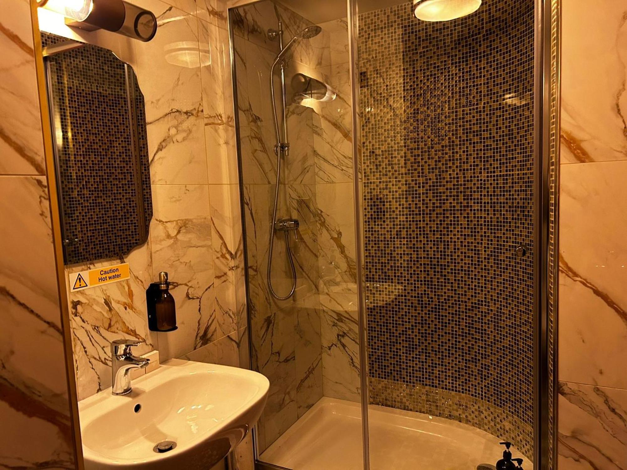 Golden Fleece York Hotel Buitenkant foto